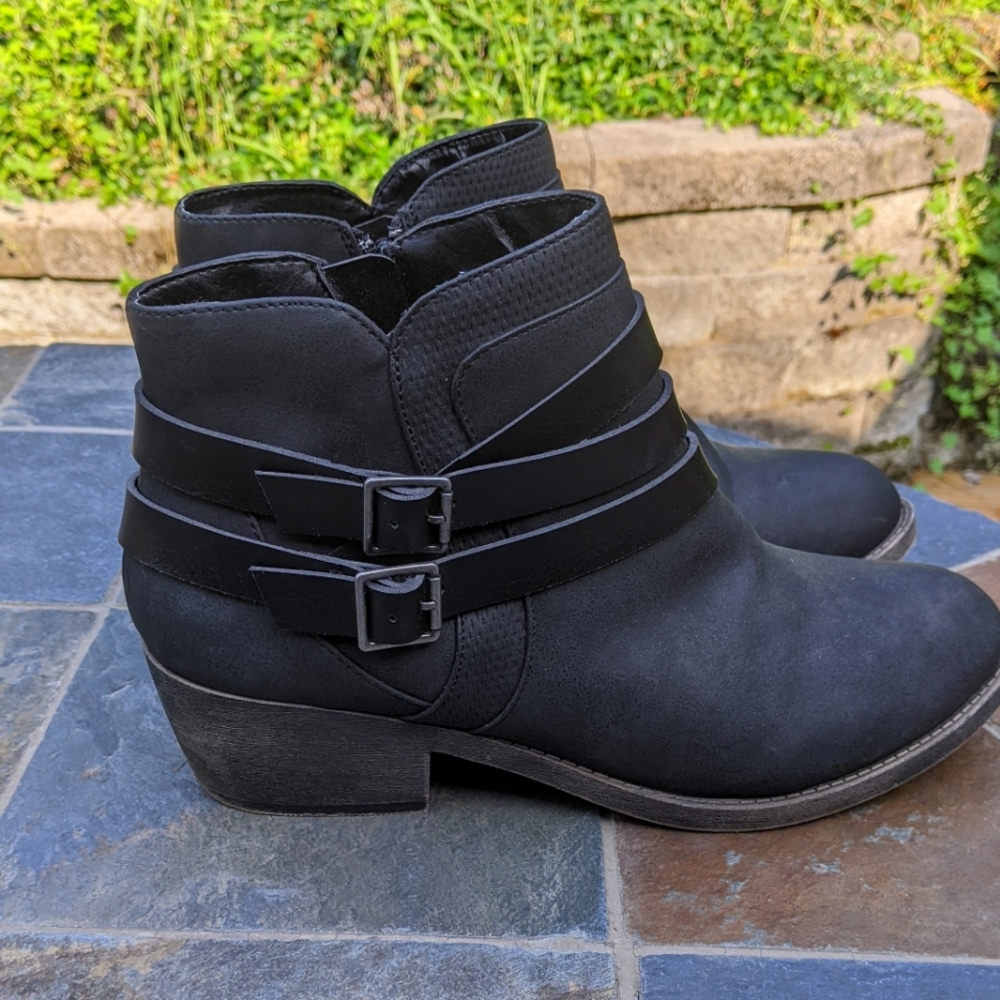 Women's black ankle boots size 10
